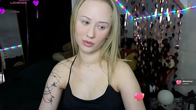 SashaBrooks online show from April 4, 2026, 1:39 pm