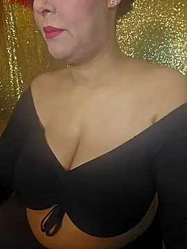 Foxlady2271 online show from January 8, 2025, 10:37 pm