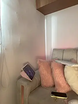 maddy bronw  online show from January 16, 2026, 10:03 pm