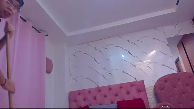 evelyn wine online show from November 12, 2025, 7:07 pm