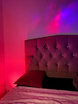 Snapshot of NINA_18_YEARS chatting on October 28, 2025, 11:36 pm NINA 18 YEARS online show from October 28, 2025, 11:36 pm