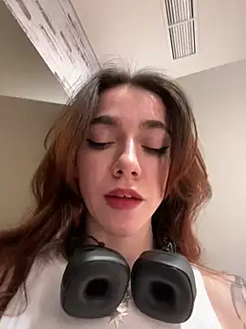 Lily  Belle online show from March 14, 2025, 4:40 pm