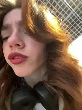 Lily  Belle online show from February 14, 2025, 12:14 pm
