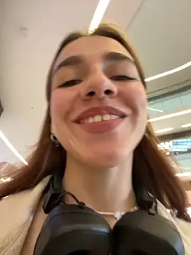 Lily  Belle online show from September 9, 2025, 1:09 pm