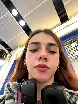 Lily  Belle online show from September 10, 2025, 12:15 pm