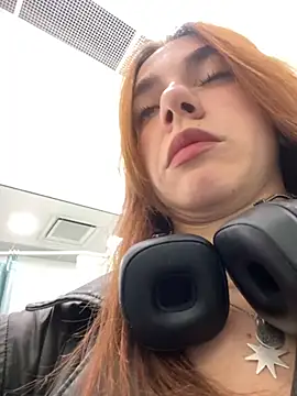 Lily  Belle online show from September 22, 2025, 12:11 pm