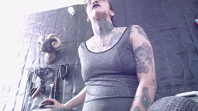 Agata Darkness online show from April 14, 2026, 6:13 pm