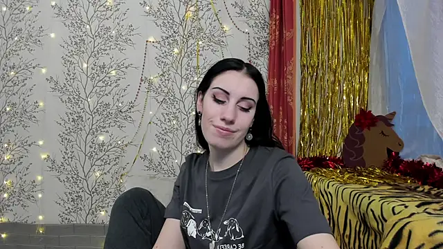 Mary0Lou online show from December 28, 2024, 2:43 am