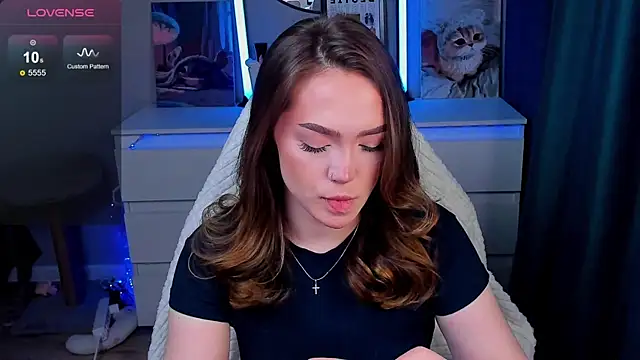 Evia r0se online show from April 21, 2026, 9:38 am