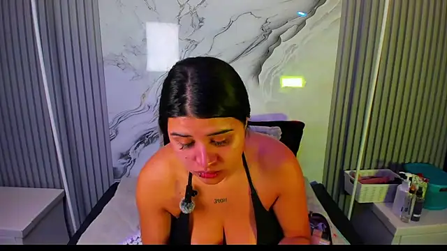 venusowen  online show from March 7, 2026, 2:11 pm