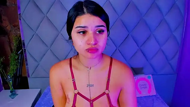 venusowen  online show from October 9, 2025, 1:11 pm