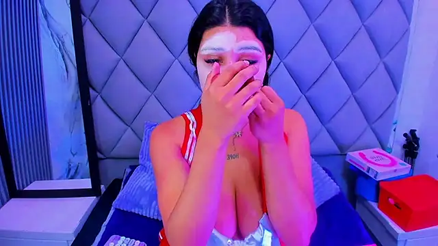 venusowen  online show from October 31, 2025, 1:41 pm