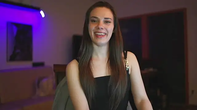 StephanieNeeson online show from March 14, 2025, 9:32 pm
