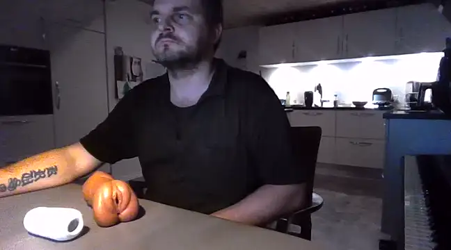 Snapshot of jensen38 chatting on March 5, 2025, 9:15 pm jensen38 online show from March 5, 2025, 9:15 pm