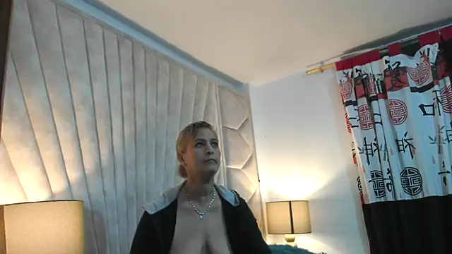 Snapshot of Jade_squirtt chatting on October 21, 2025, 10:25 am Jade squirtt online show from October 21, 2025, 10:25 am