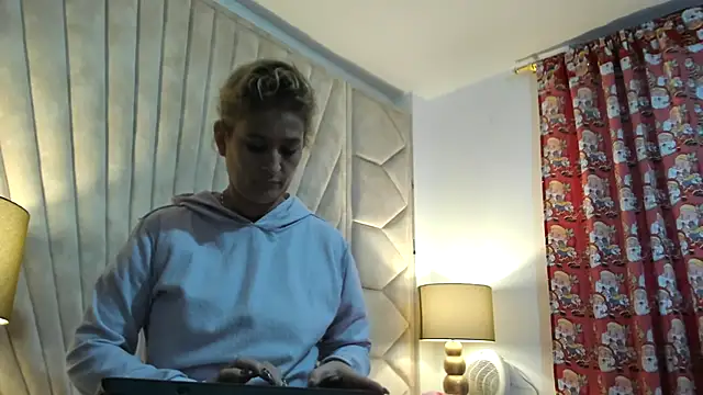 Snapshot of Jade_squirtt chatting on November 16, 2025, 11:04 am Jade squirtt online show from November 16, 2025, 11:04 am