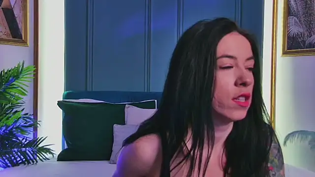 Snapshot of MadilynFox chatting on February 4, 2026, 8:15 pm MadilynFox online show from February 4, 2026, 8:15 pm