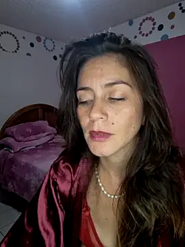 Snapshot of Hanny_24 chatting on April 28, 2026, 2:27 am Hanny 24 online show from April 28, 2026, 2:27 am