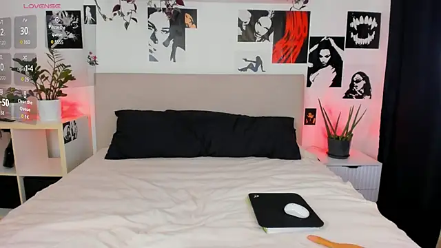 Lisa Moones online show from October 23, 2025, 5:33 pm