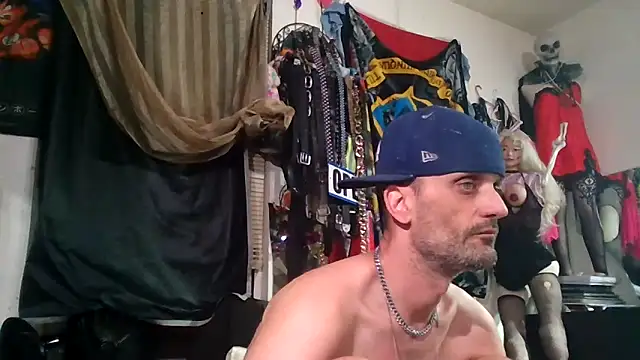 Snapshot of slinginbigD chatting on February 7, 2026, 1:24 am slinginbigD online show from February 7, 2026, 1:24 am