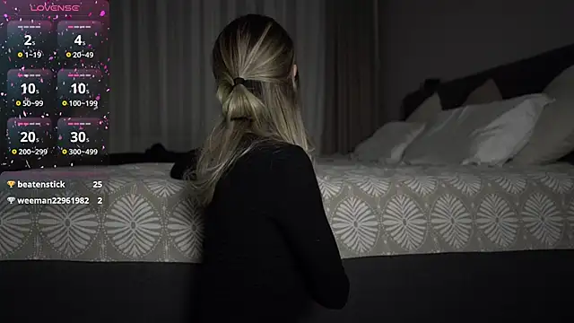 aya hitakayamaa online show from December 1, 2025, 11:49 pm