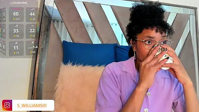 sara williams01 online show from October 8, 2025, 1:12 pm