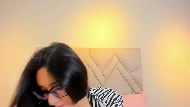 Isis Osman online show from March 7, 2026, 7:19 pm