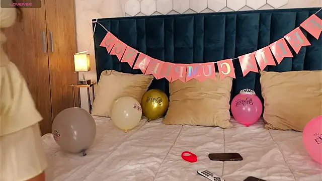 AnitaKariri online show from November 11, 2025, 9:26 am