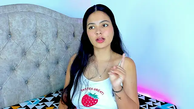 Snapshot of Amandalorense_ chatting on June 20, 2026, 3:44 am Amandalorense online show from June 20, 2026, 3:44 am