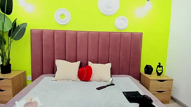 Linda Insatiable online show from April 12, 2026, 1:31 am