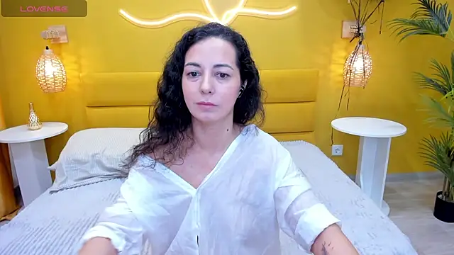 Snapshot of Linda_Insatiable chatting on February 2, 2025, 1:23 am Linda Insatiable online show from February 2, 2025, 1:23 am
