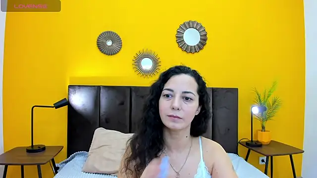 Snapshot of Linda_Insatiable chatting on February 13, 2025, 1:29 am Linda Insatiable online show from February 13, 2025, 1:29 am