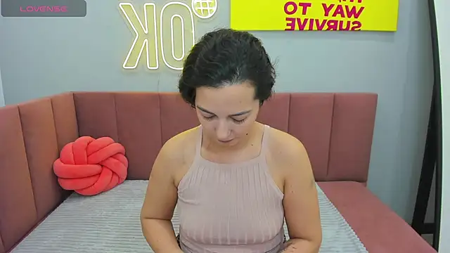 Snapshot of Linda_Insatiable chatting on February 7, 2025, 1:15 am Linda Insatiable online show from February 7, 2025, 1:15 am