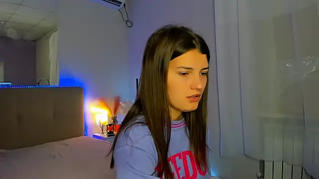 Laura Leee online show from October 20, 2025, 5:31 am