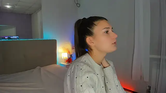 Laura Leee online show from October 16, 2025, 5:16 am