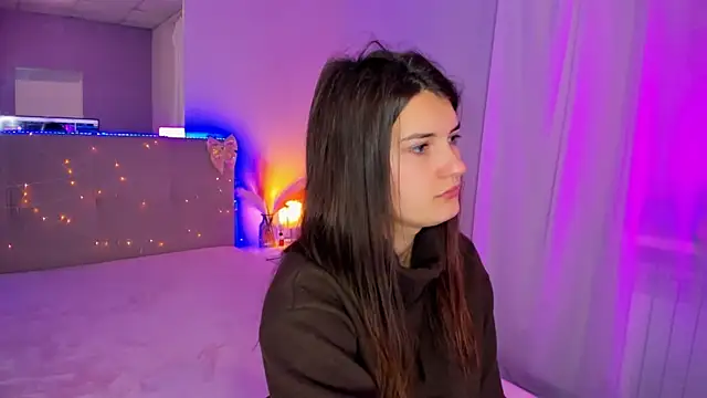 Laura Leee online show from April 9, 2026, 6:15 am