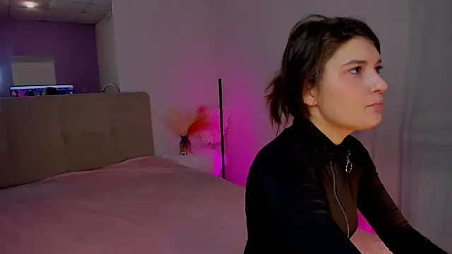 Laura Leee online show from February 21, 2025, 6:29 am