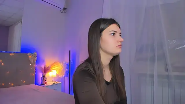 Laura Leee online show from March 24, 2026, 6:13 am