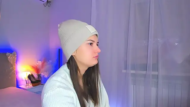 Snapshot of Laura_Leee chatting on February 17, 2026, 6:33 am Laura Leee online show from February 17, 2026, 6:33 am