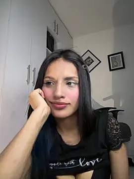 Dulceeany online show from December 3, 2025, 12:33 am