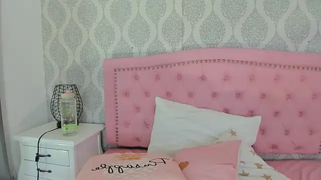 Snapshot of martina_rivera_ chatting on November 30, 2025, 12:06 pm martina rivera online show from November 30, 2025, 12:06 pm