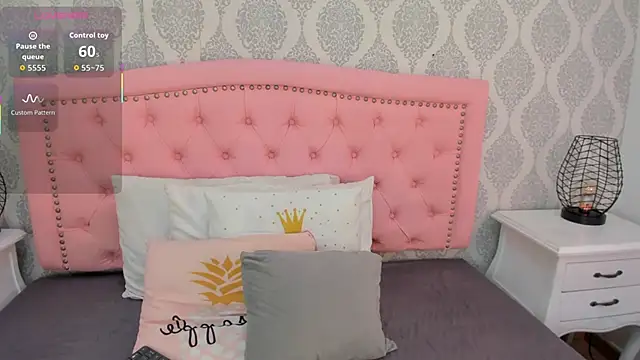 Snapshot of martina_rivera_ chatting on October 15, 2025, 12:13 pm martina rivera online show from October 15, 2025, 12:13 pm