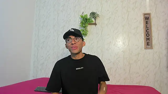 Snapshot of jony_honey chatting on February 10, 2026, 12:04 pm jony honey online show from February 10, 2026, 12:04 pm