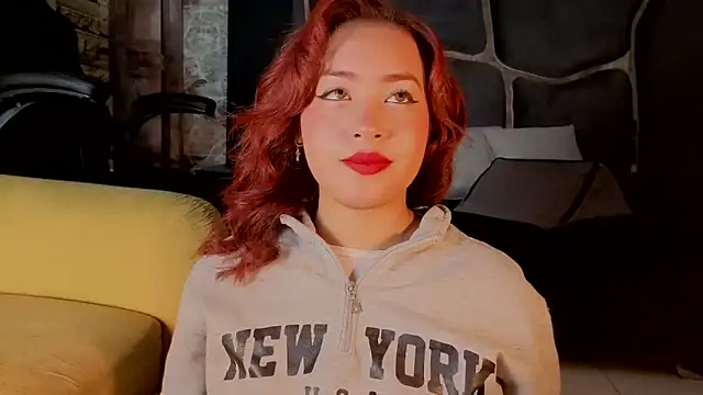 Estrella05  online show from October 20, 2025, 3:52 am