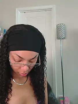 Snapshot of butterflybootyy chatting on May 29, 2026, 1:17 pm butterflybootyy online show from May 29, 2026, 1:17 pm