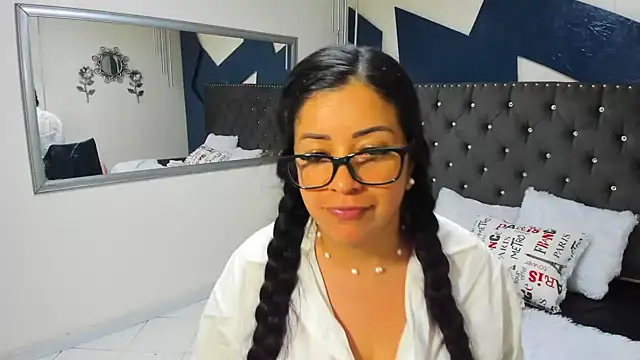 Brenda sotoo online show from December 17, 2024, 2:23 am