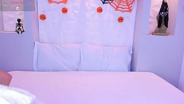 EmilyRouss  online show from October 30, 2025, 7:22 pm