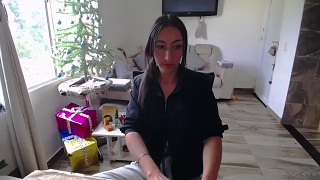 Snapshot of eibby_princess chatting on December 18, 2024, 9:51 pm eibby princess online show from December 18, 2024, 9:51 pm