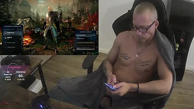 Maiki82 online show from November 18, 2025, 7:33 am