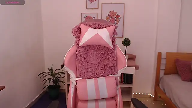 Snapshot of Dahlia__espresso chatting on February 18, 2026, 8:05 pm Dahlia espresso online show from February 18, 2026, 8:05 pm